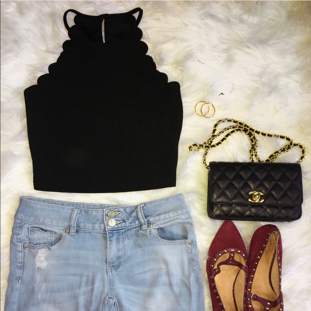SCALLOP TRIM HALTER TOPS